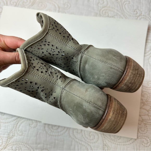 Sundance gray leather cutout western/cowboy boots - Picture 4 of 6
